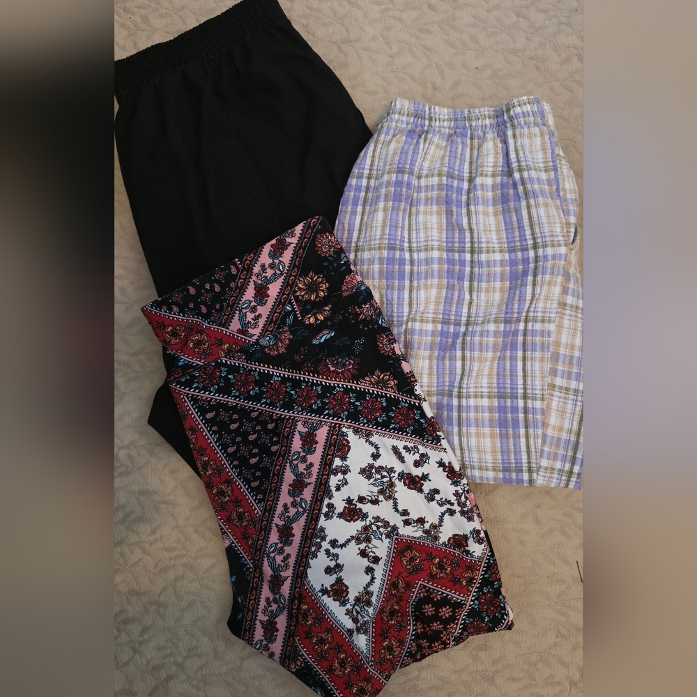 Ladies' Lot of 3 Pants Floral and Plaid L